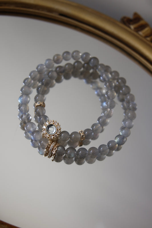 [Gray-Blue Moonlight] Women’s Bead Shimmers with Iridescent Light, Like Tiny Celestial Spheres